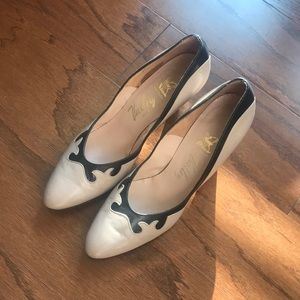 Vintage Valley Shoes Black & Tan heels size 8.5